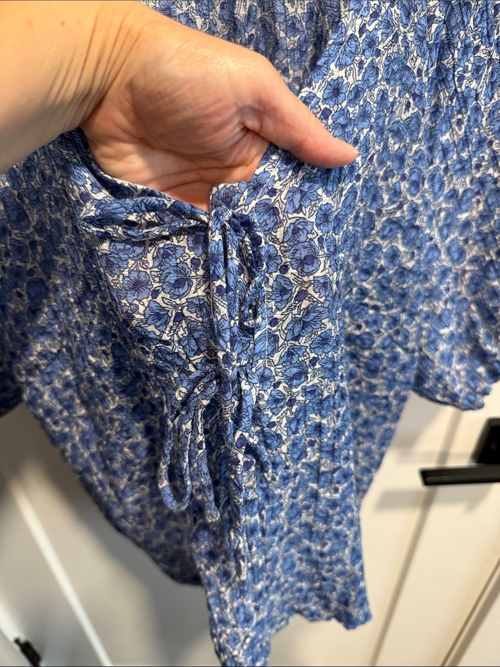 LOFT Blue Floral Tie-Front Puff Sleeve Blouse Worn Once Sz Large - Picture 3 of 7
